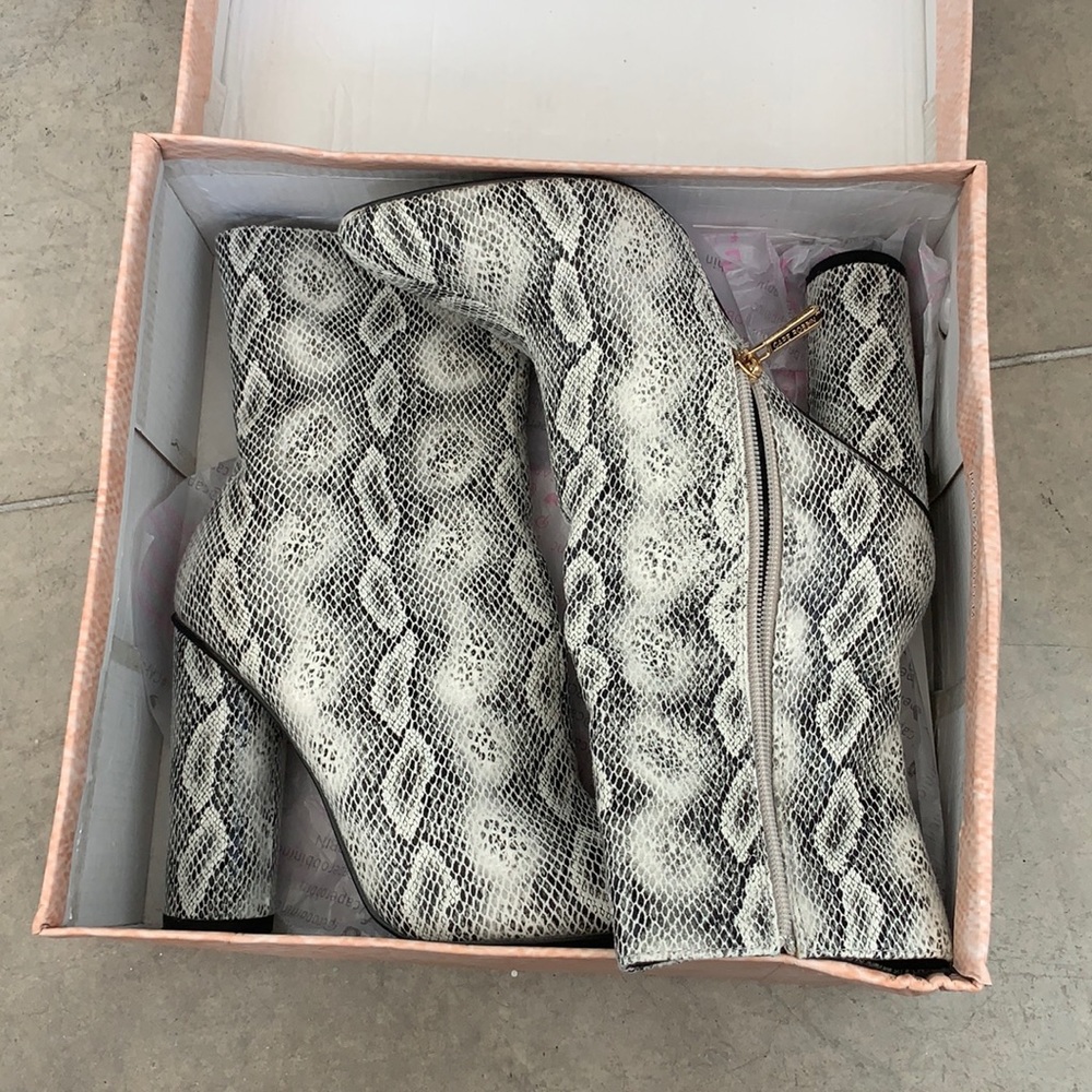 Snake booties 🐍